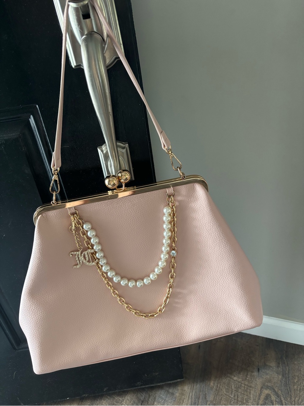 Juicy Couture Pink Pearl & Gold-Chain Large Frame KISS lock